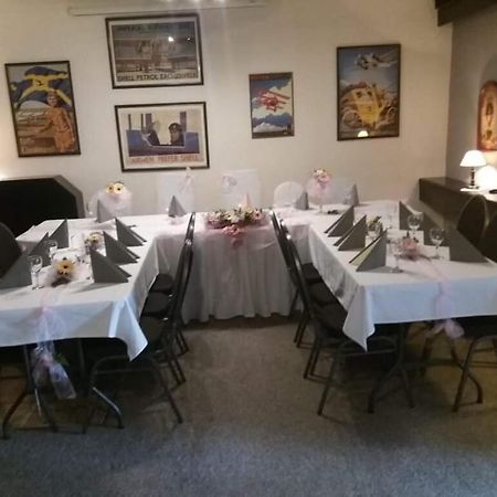 Kněževes 皮洛塔餐馆及旅馆酒店 外观 照片
