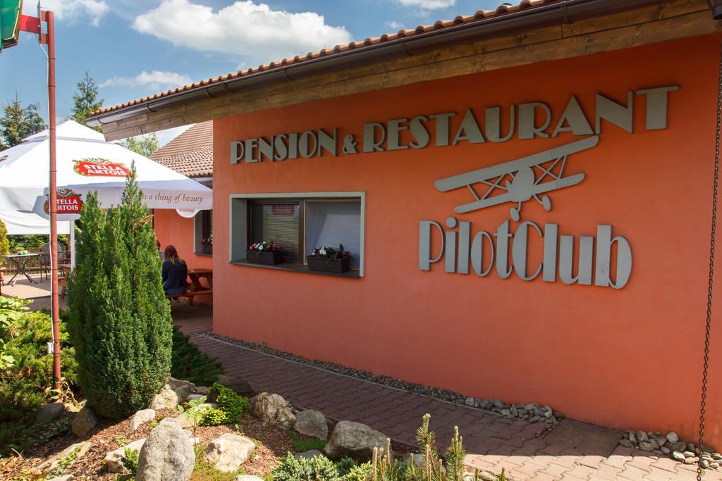 Kněževes 皮洛塔餐馆及旅馆酒店 外观 照片