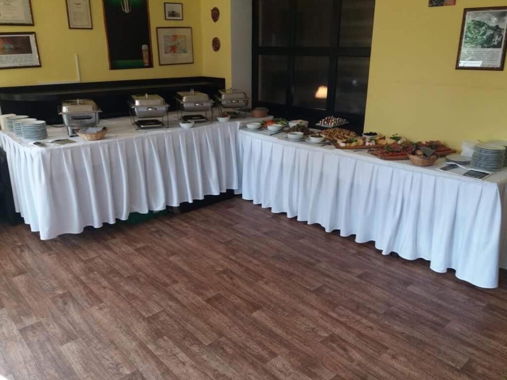 Kněževes 皮洛塔餐馆及旅馆酒店 外观 照片